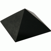 Schungit-Pyramide, geschliffen (ca. 5 x 5 cm)